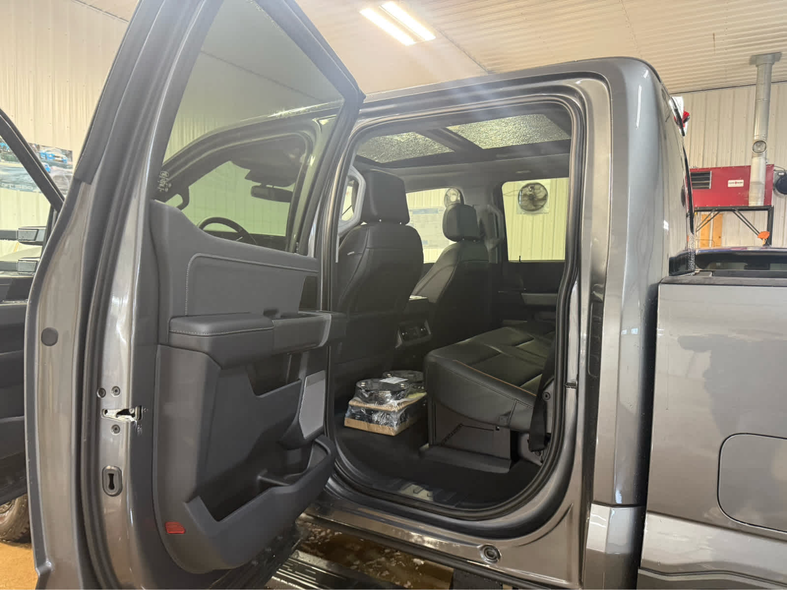 2026 Ford Super Duty F-250 SRW LARIAT - Carbonized Gray Metallic exterior view 20