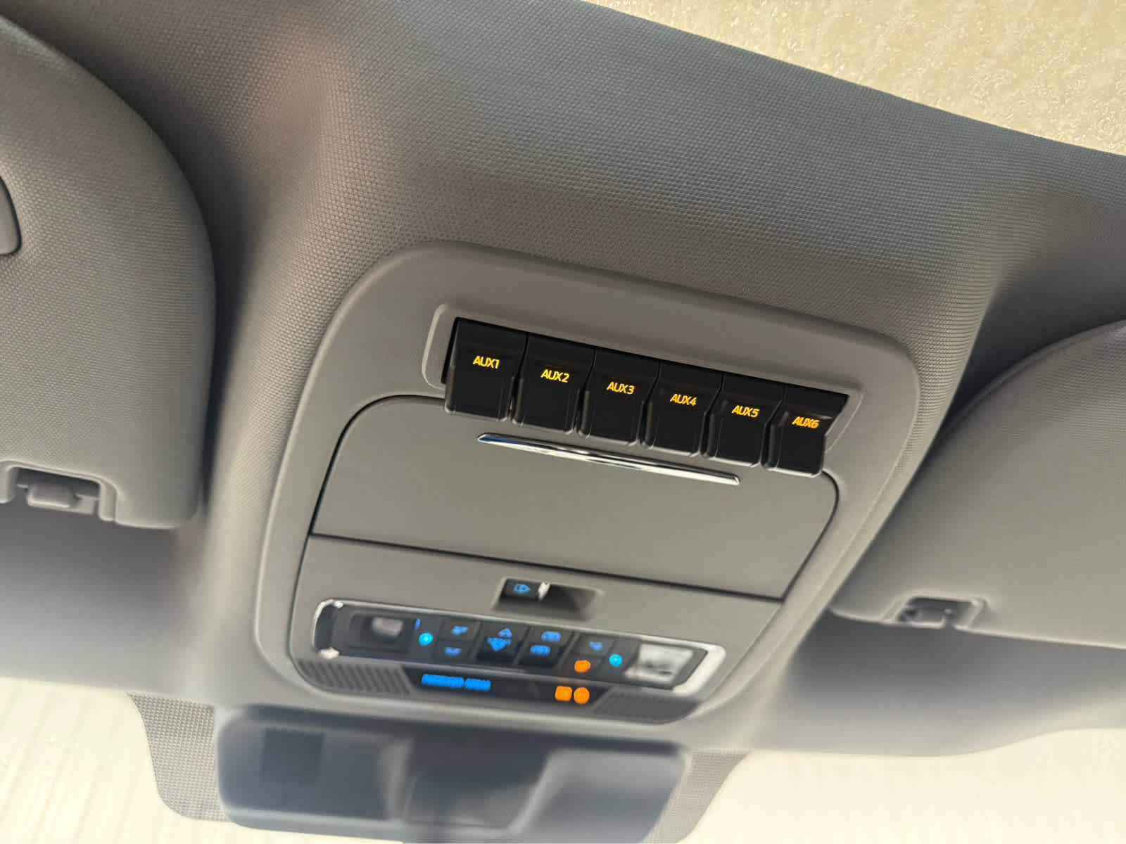 2026 Ford Super Duty F-250 SRW LARIAT - Carbonized Gray Metallic exterior view 18