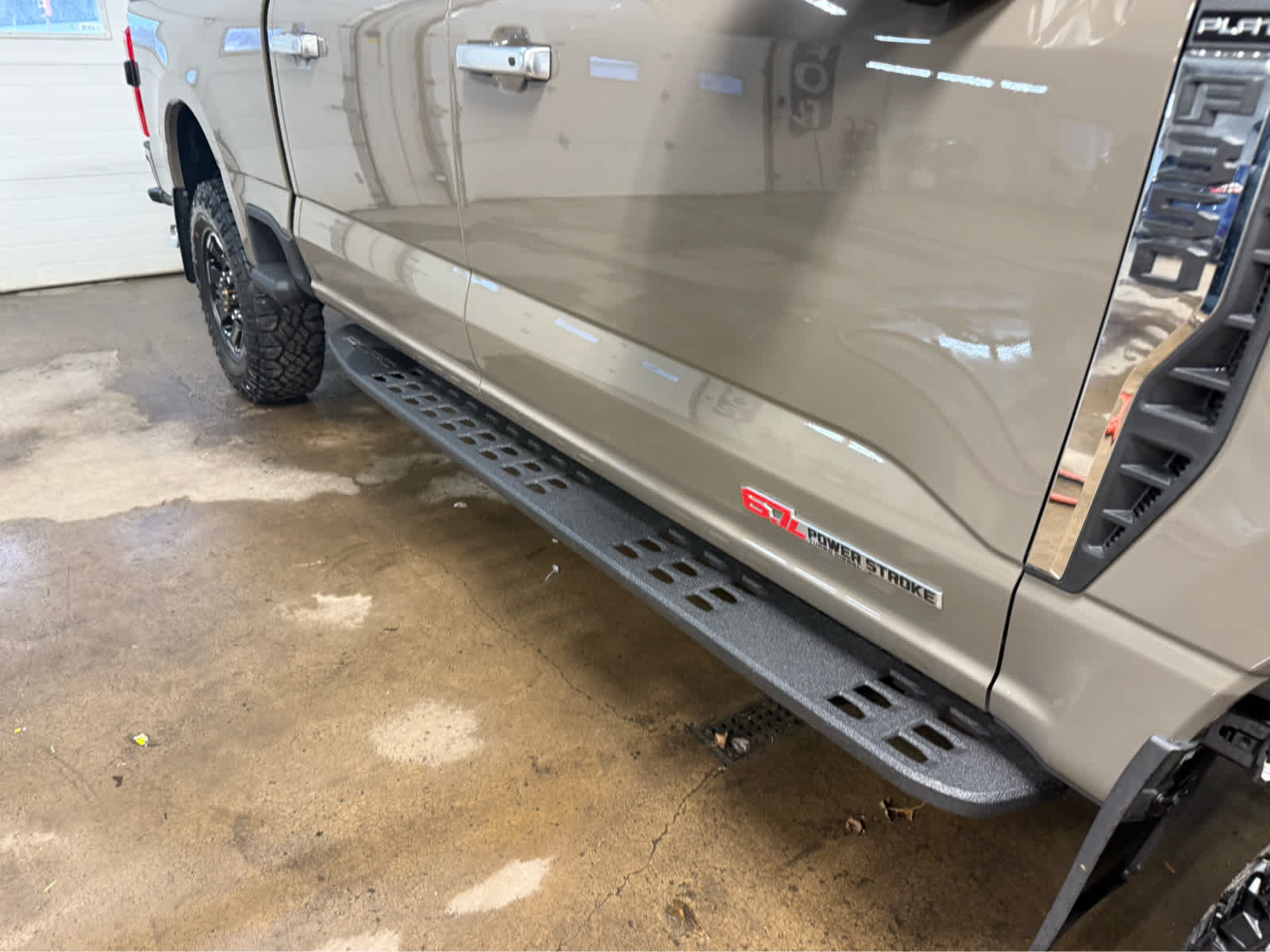 2026 Ford Super Duty F-350 SRW Pickup Platinum - Marsh Gray exterior view 5