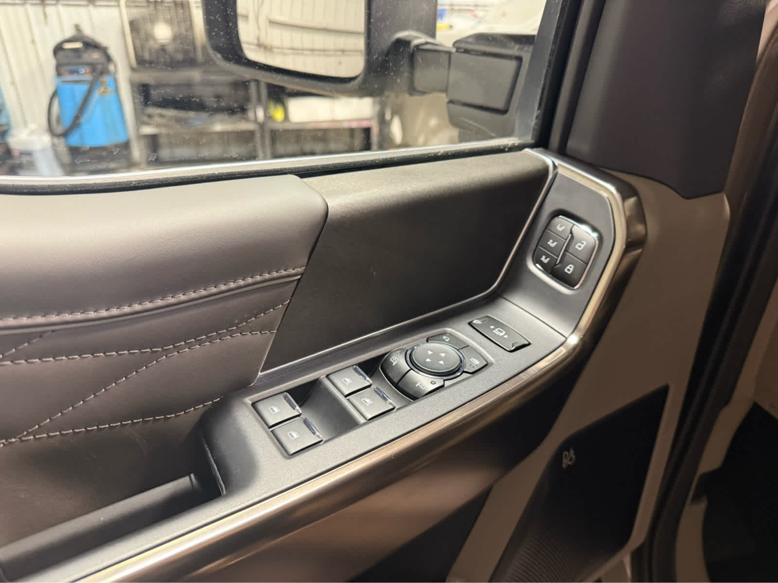 2026 Ford Super Duty F-350 SRW Pickup Platinum - Marsh Gray exterior view 12