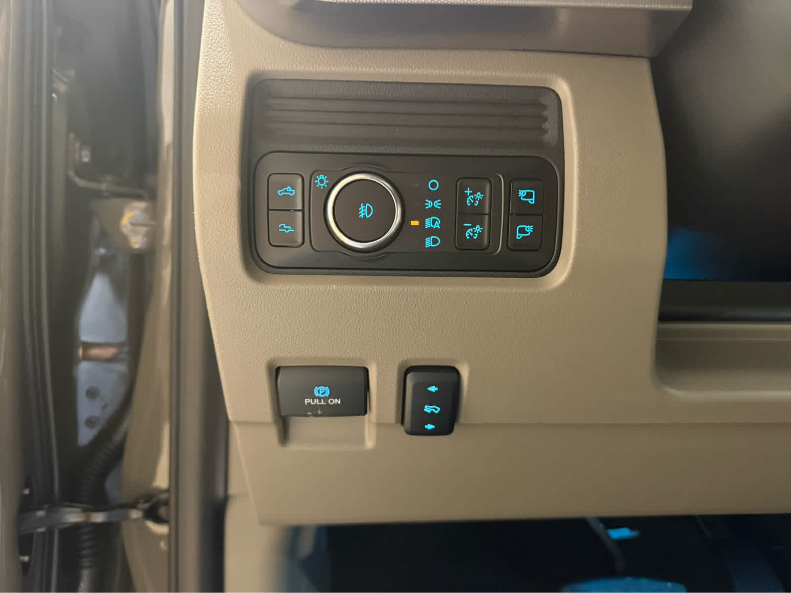 2026 Ford Super Duty F-350 SRW Pickup Platinum - Marsh Gray exterior view 16