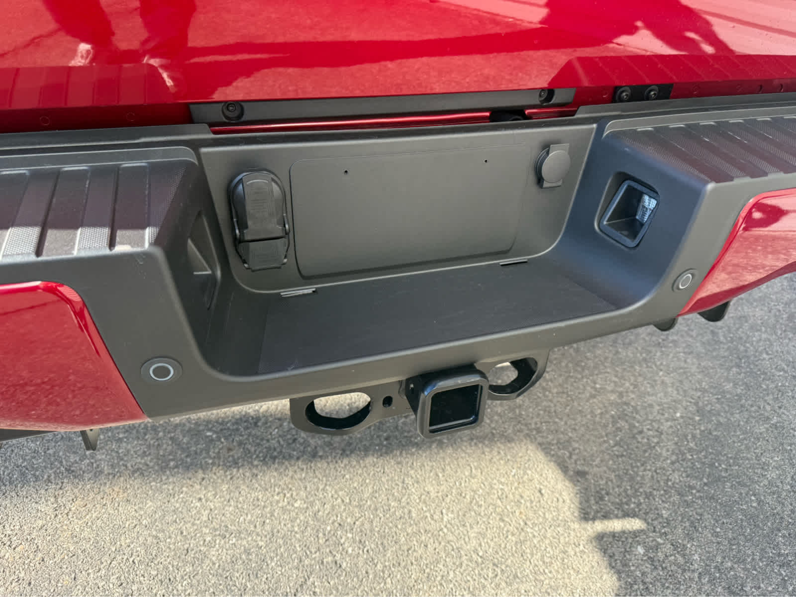 2026 Ford Super Duty F-350 SRW LARIAT - Ruby Red Metallic Tinted Clearcoat exterior view 10