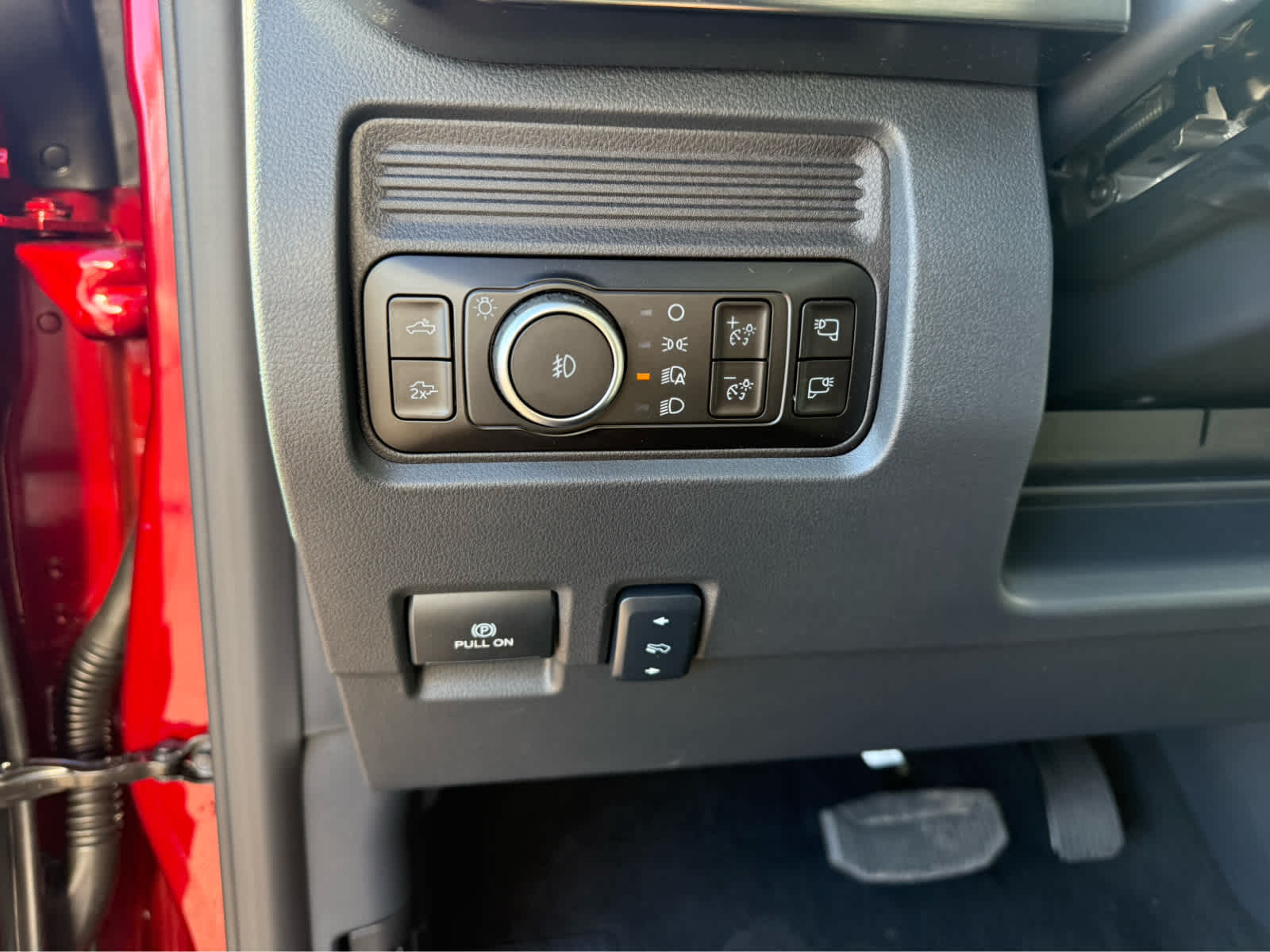 2026 Ford Super Duty F-350 SRW LARIAT - Ruby Red Metallic Tinted Clearcoat exterior view 16