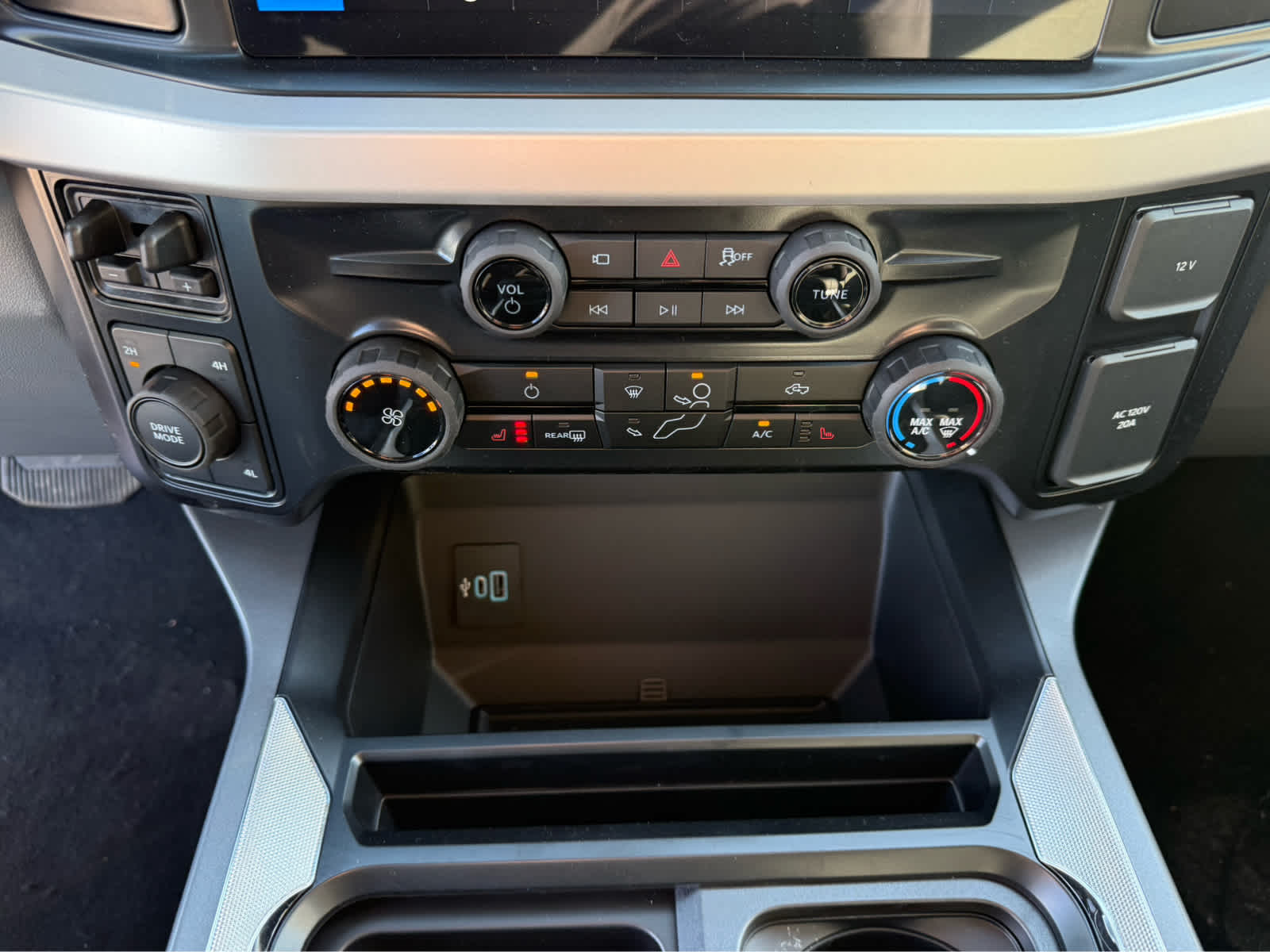 2025 Ford Super Duty F-350 SRW XLT - Ruby Red Metallic Tinted Clearcoat exterior view 19