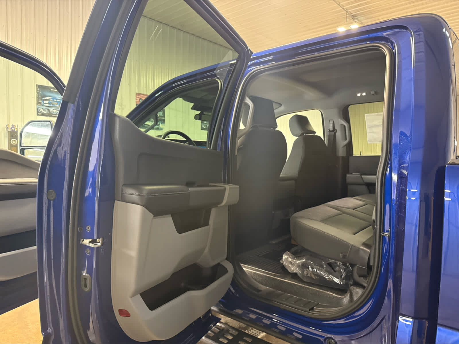 2026 Ford Super Duty F-350 SRW XLT - Argon Blue Metallic exterior view 17