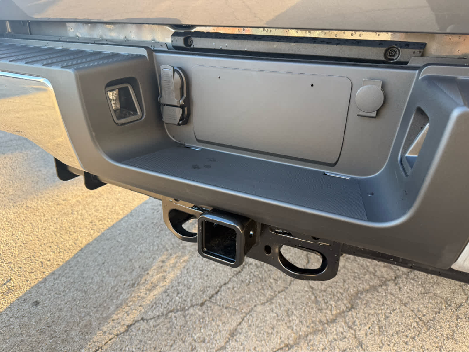 2026 Ford Super Duty F-350 SRW XLT - Carbonized Gray Metallic exterior view 9