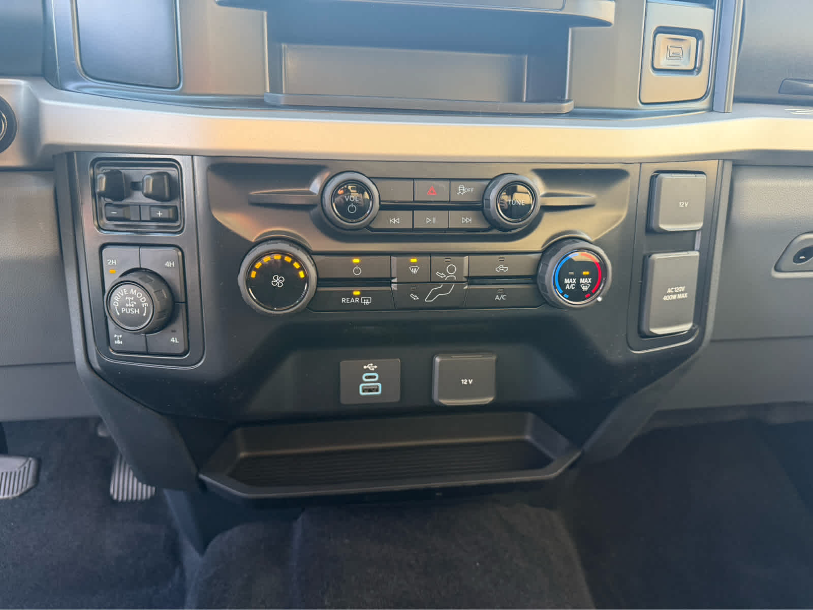 2026 Ford Super Duty F-350 SRW XLT - Carbonized Gray Metallic exterior view 17