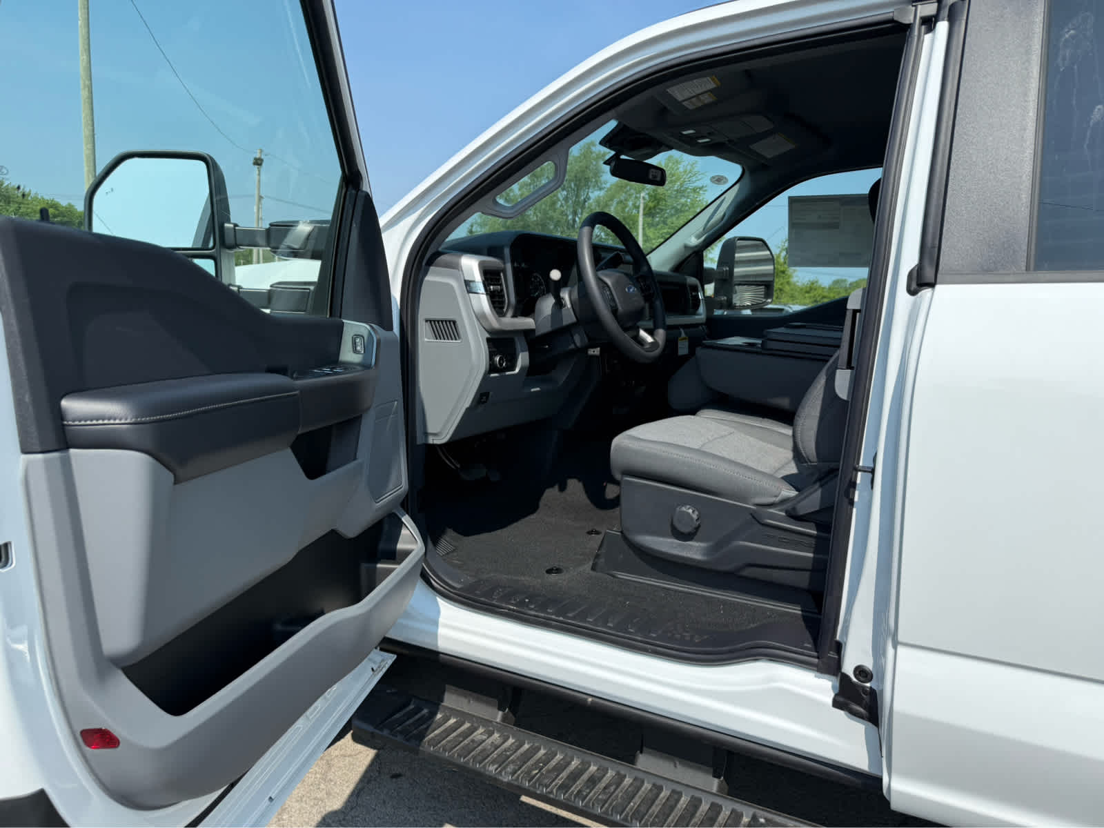 2025 Ford Super Duty F-350 SRW XL - Oxford White exterior view 10