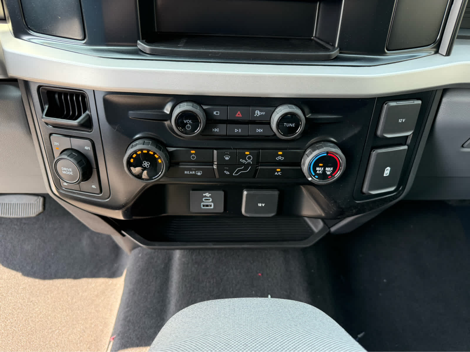 2025 Ford Super Duty F-350 SRW XL - Oxford White exterior view 16