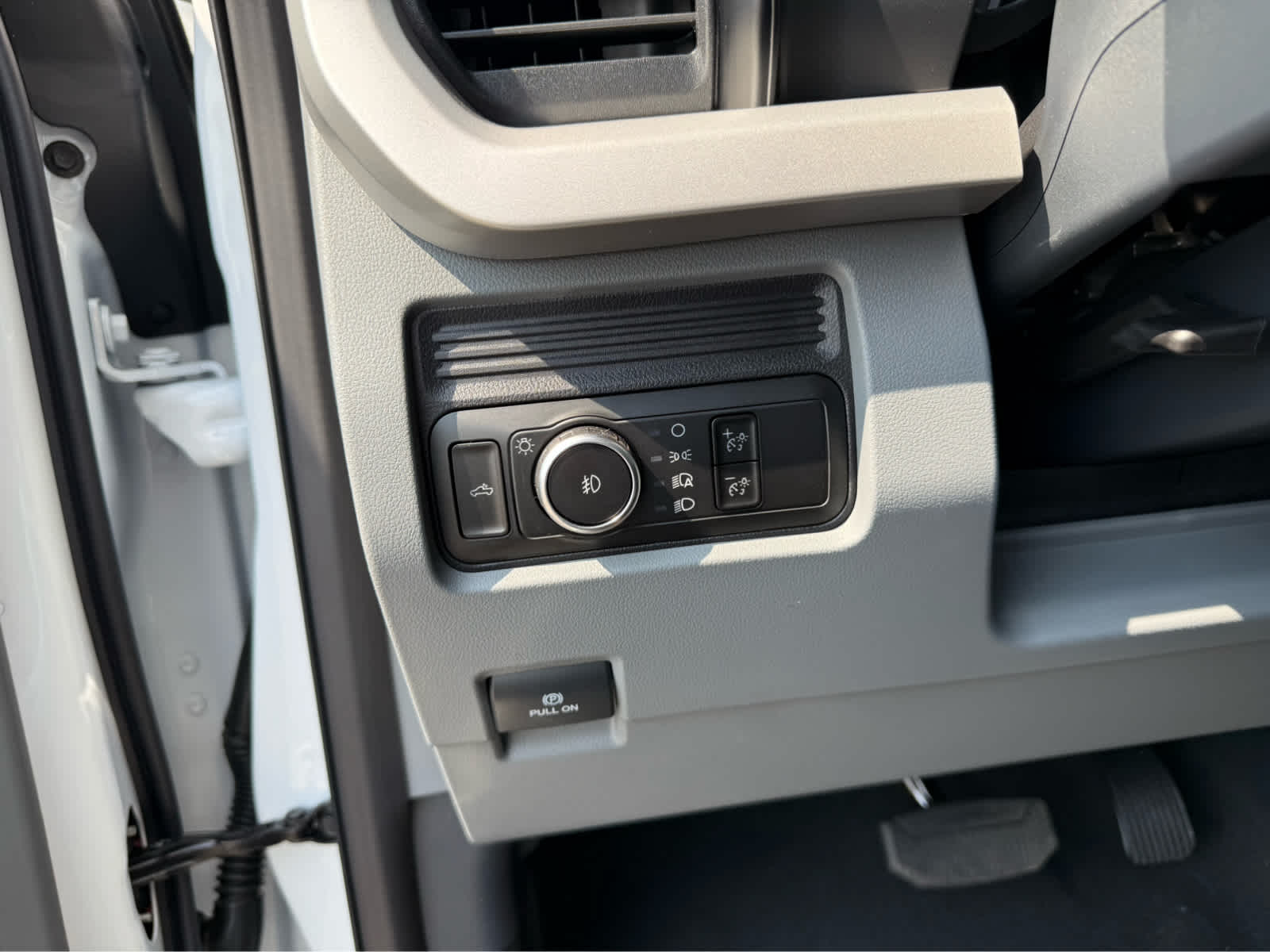 2025 Ford Super Duty F-350 SRW XL - Oxford White exterior view 14