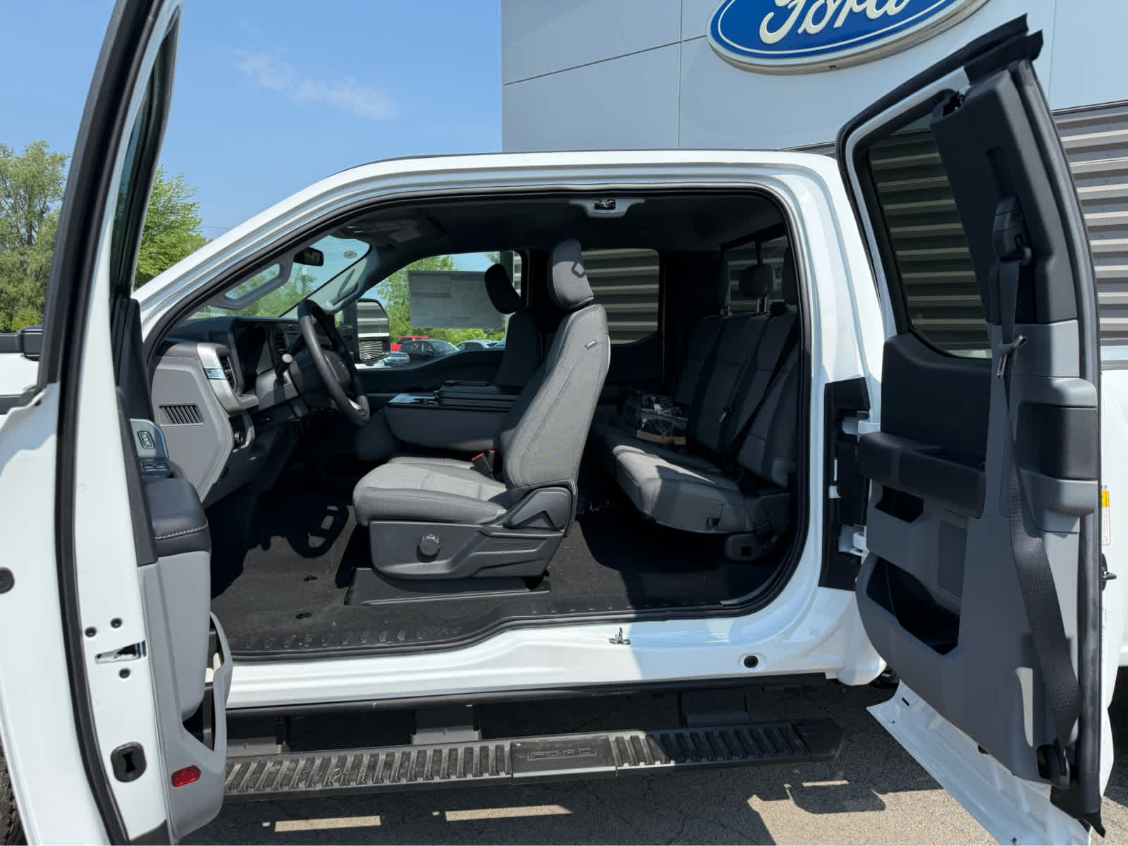 2025 Ford Super Duty F-350 SRW XL - Oxford White exterior view 18