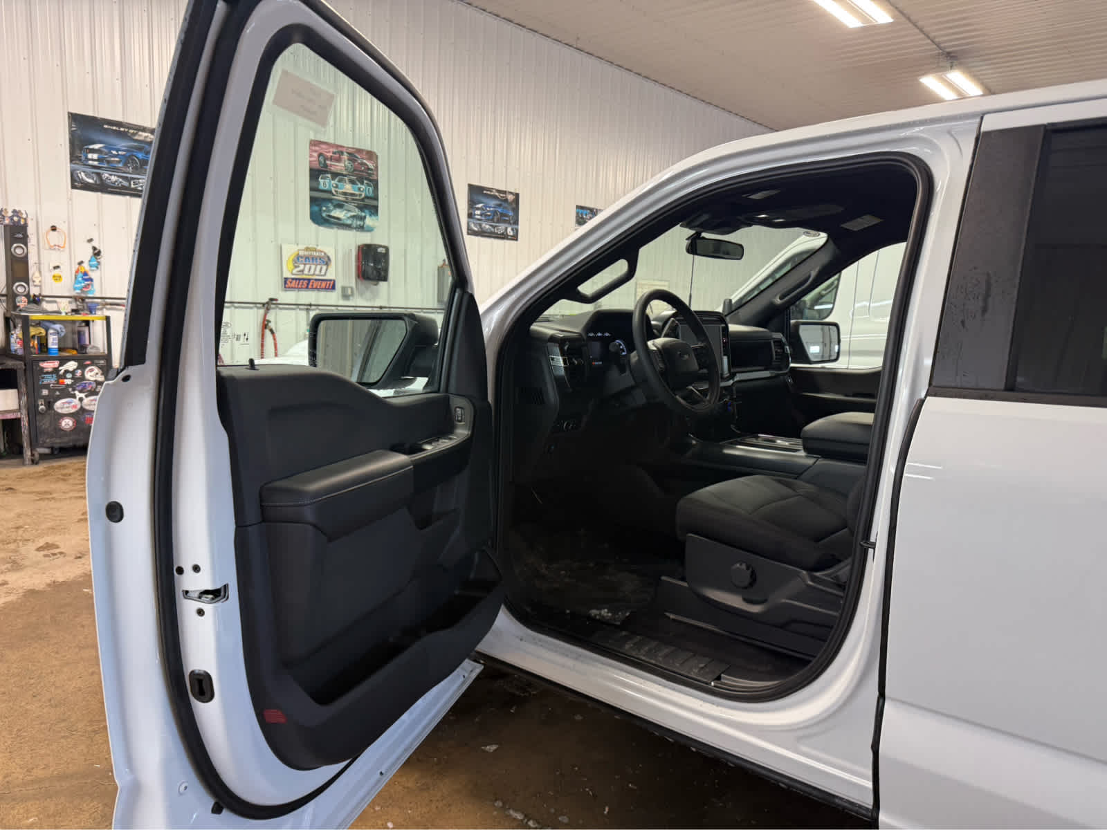 2026 Ford F-150 STX - Oxford White exterior view 7