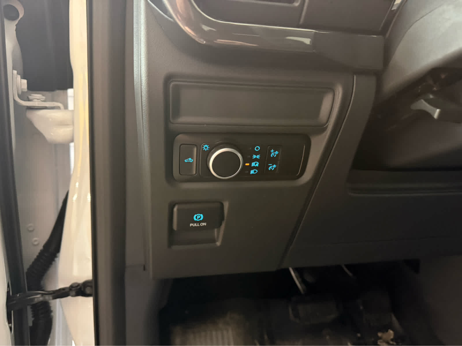 2026 Ford F-150 STX - Oxford White exterior view 11