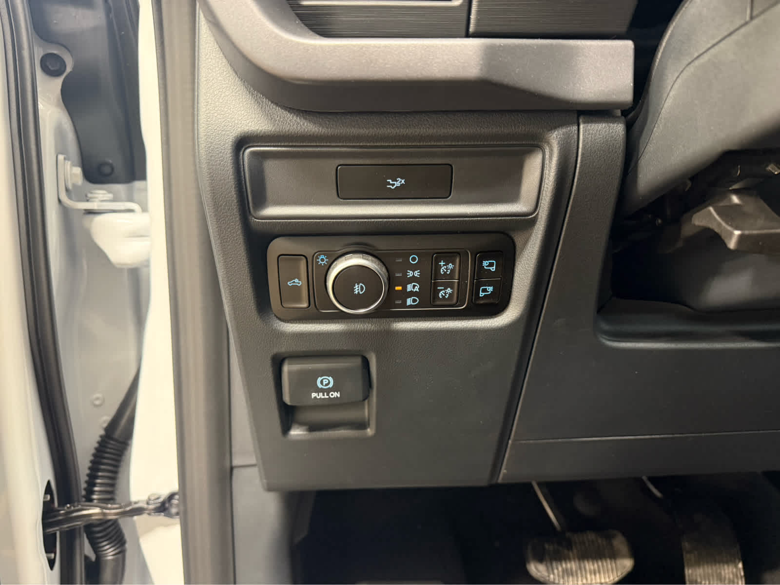 2026 Ford F-150 XLT - Oxford White exterior view 16