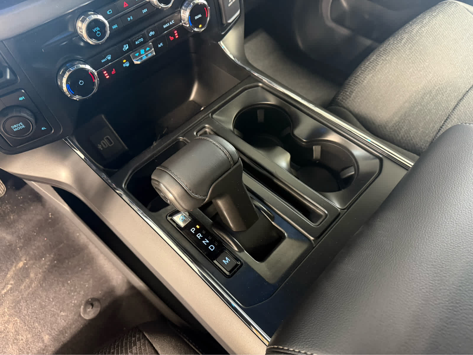 2026 Ford F-150 XLT - Oxford White exterior view 20