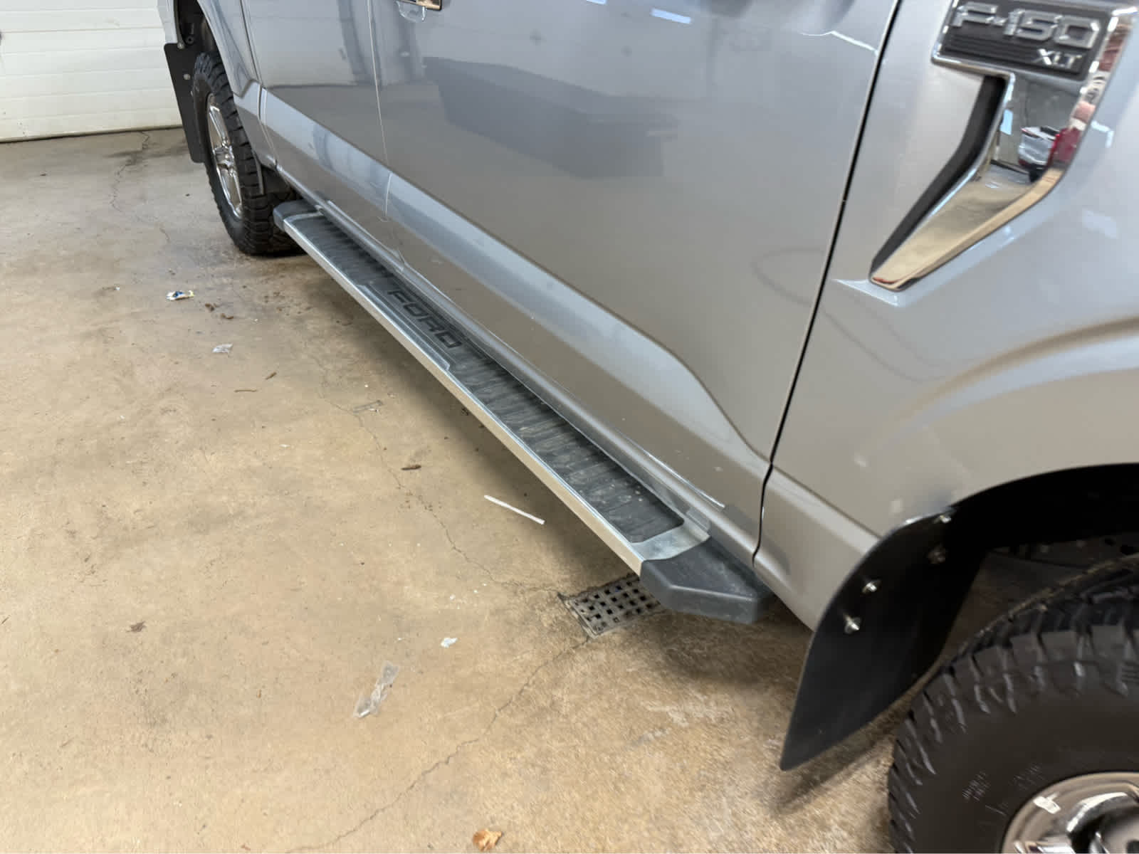 2025 Ford F-150 XLT - Iconic Silver Metallic exterior view 5