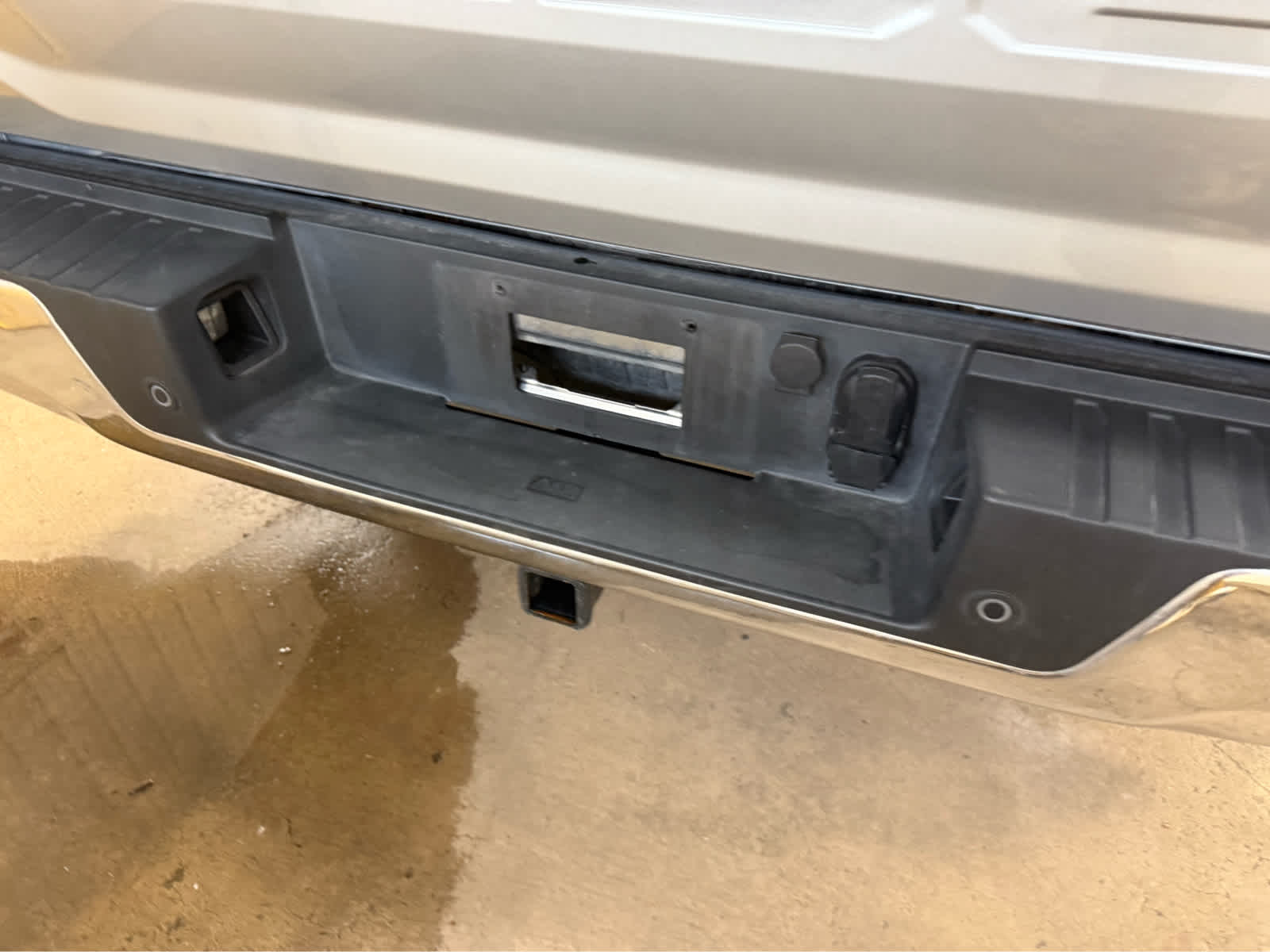 2025 Ford F-150 XLT - Iconic Silver Metallic exterior view 8