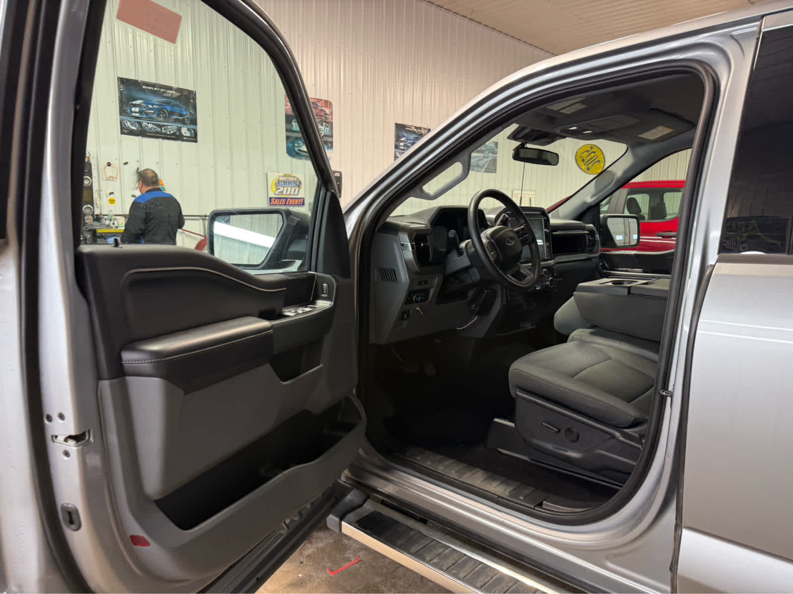 2025 Ford F-150 XLT - Iconic Silver Metallic exterior view 9