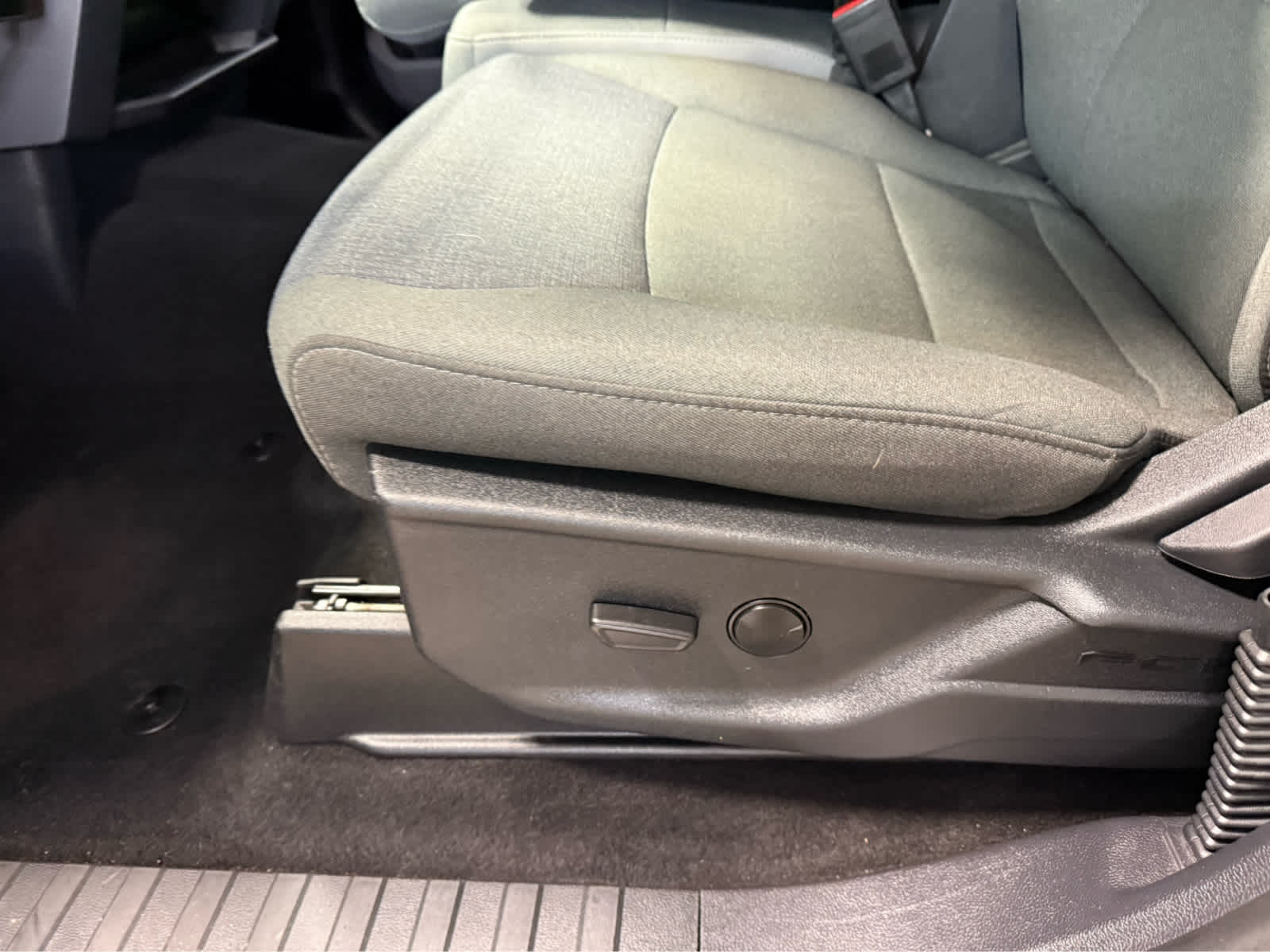 2025 Ford F-150 XLT - Iconic Silver Metallic exterior view 11