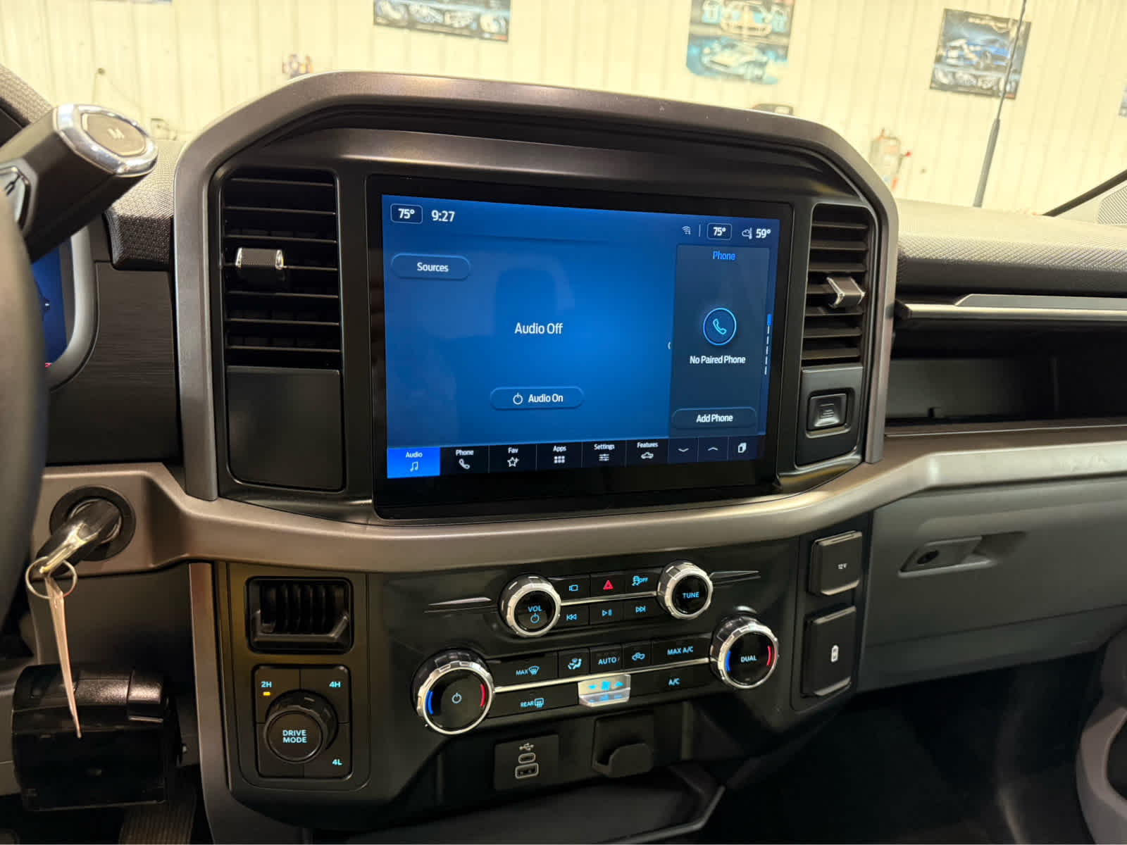 2025 Ford F-150 XLT - Iconic Silver Metallic exterior view 16
