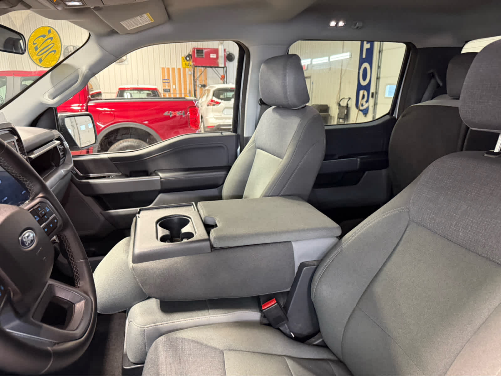 2025 Ford F-150 XLT - Iconic Silver Metallic exterior view 17