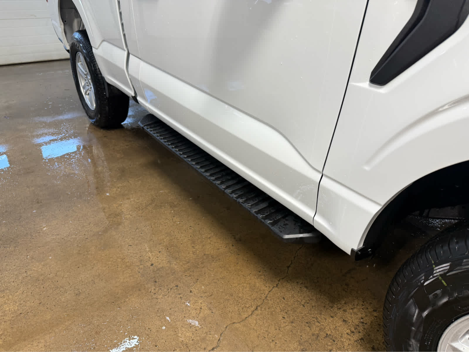 2026 Ford F-150 XL - Oxford White exterior view 5