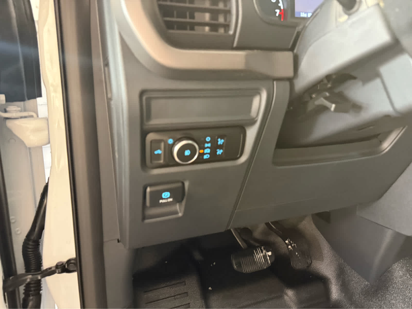 2026 Ford F-150 XL - Oxford White exterior view 13