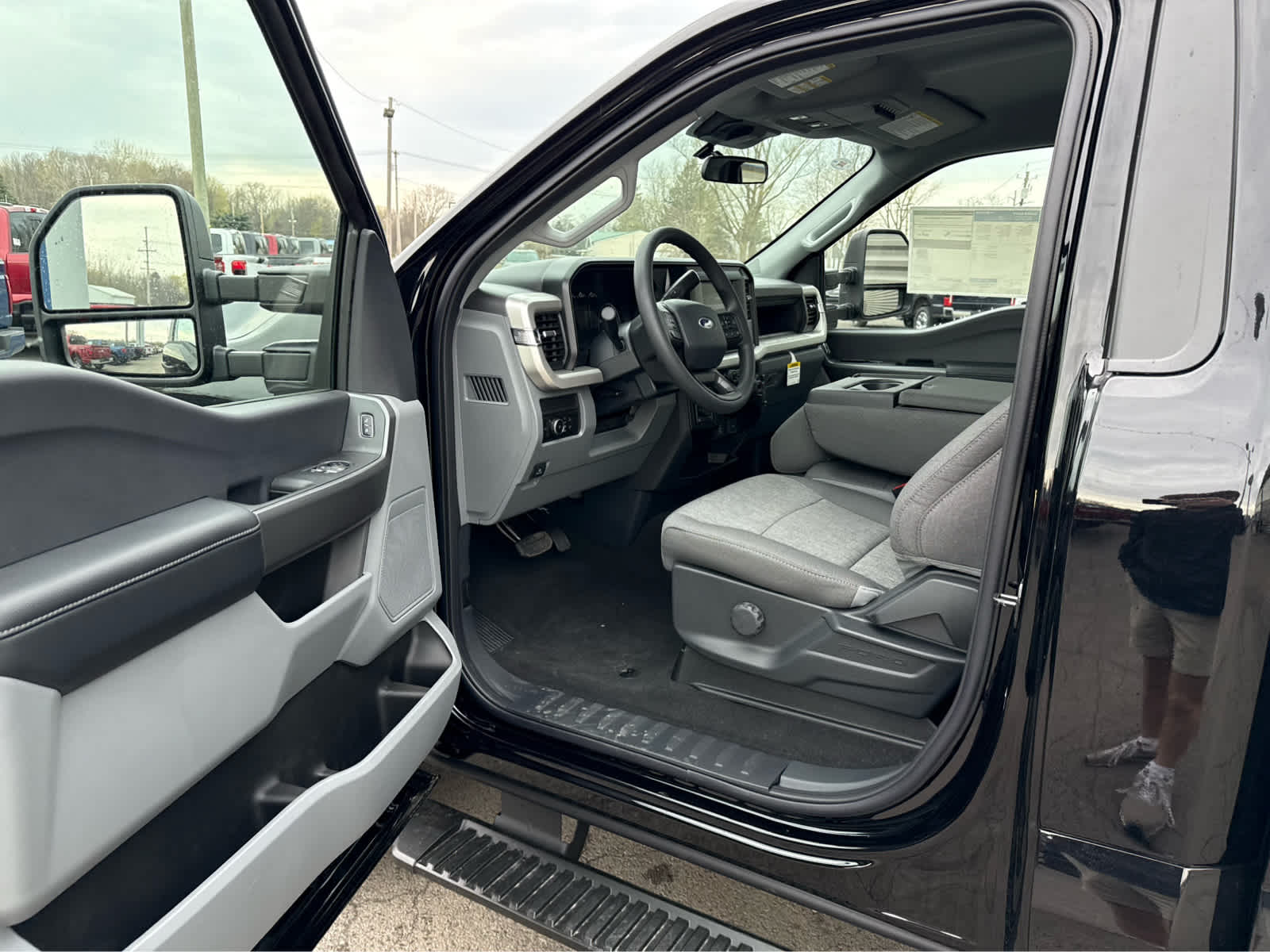 2025 Ford Super Duty F-350 SRW XL - Agate Black Metallic exterior view 13