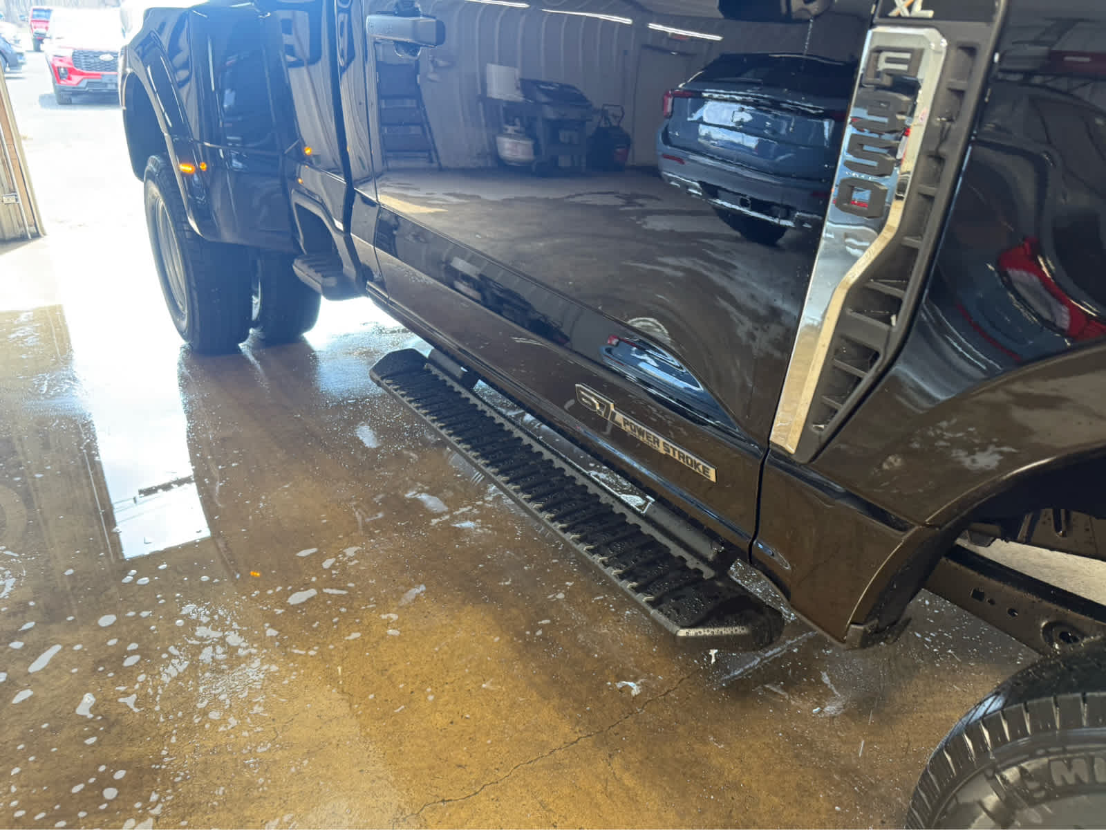 2026 Ford Super Duty F-350 DRW XL - AGATE BLACK exterior view 5
