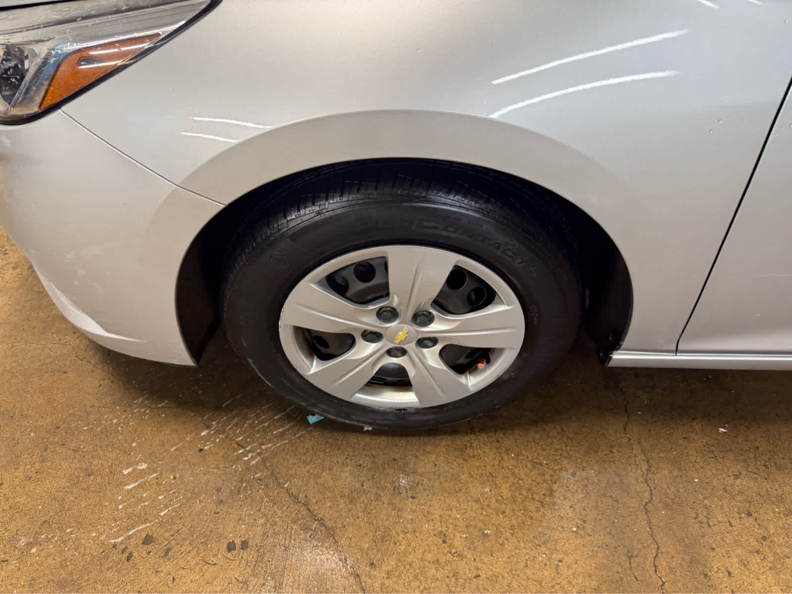 2018 Chevrolet Cruze LS - Silver Ice Metallic exterior view 4