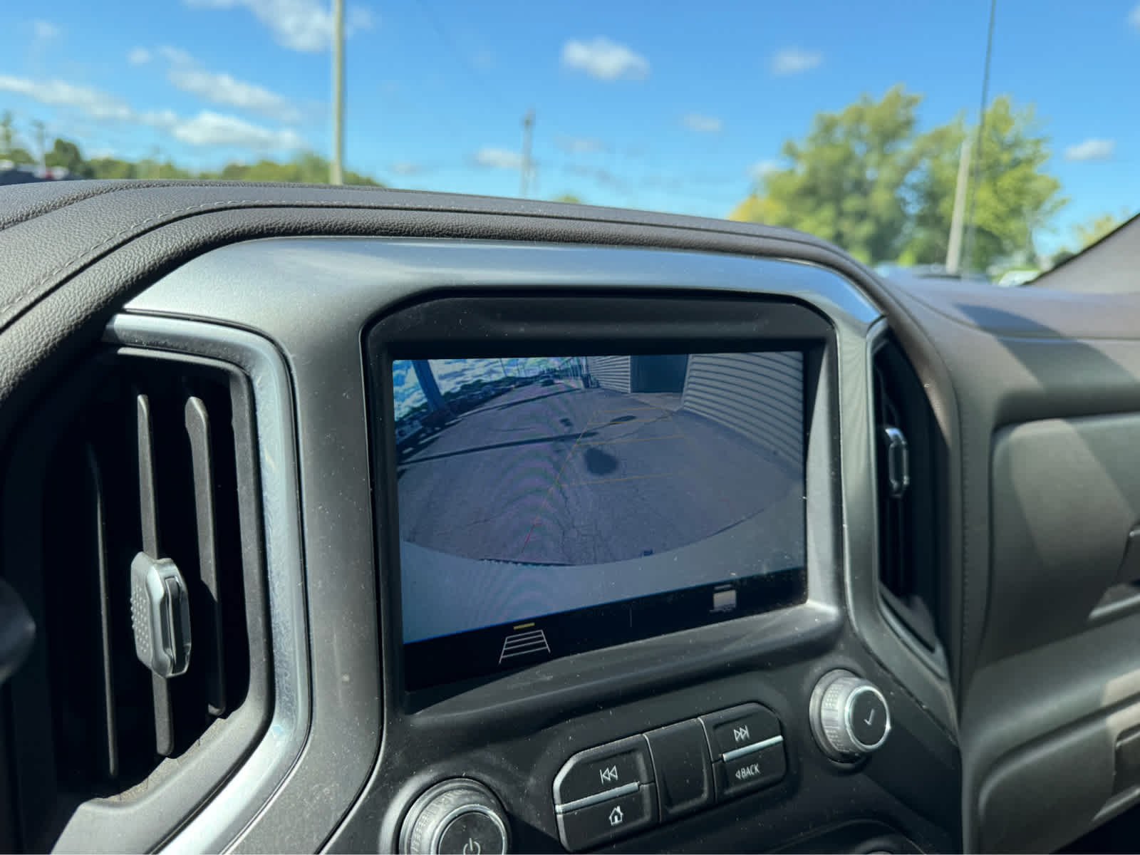 2019 Chevrolet Silverado 1500 LT - Summit White exterior view 17