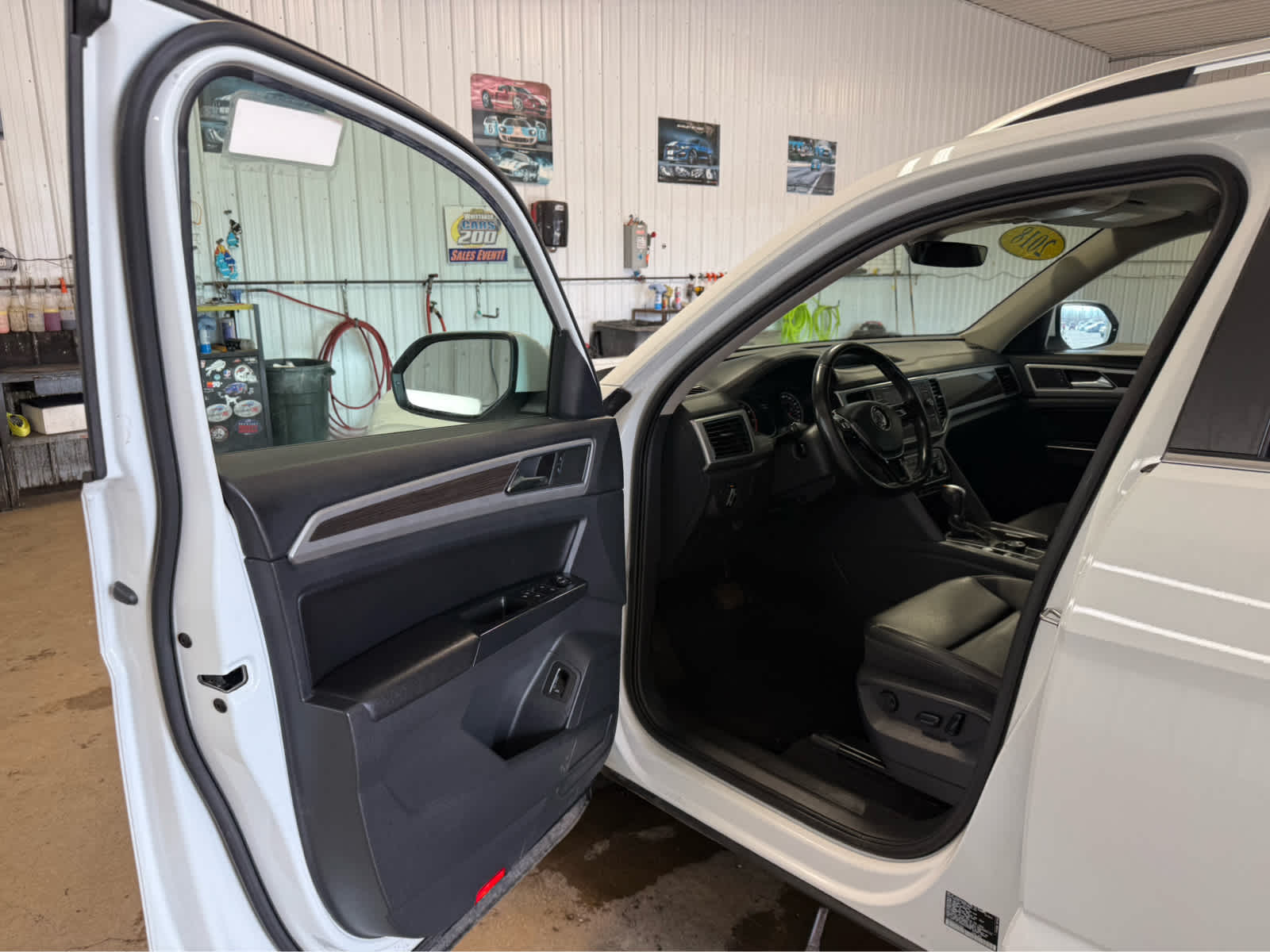 2018 Volkswagen Atlas 3.6L V6 SE - WHITE exterior view 6