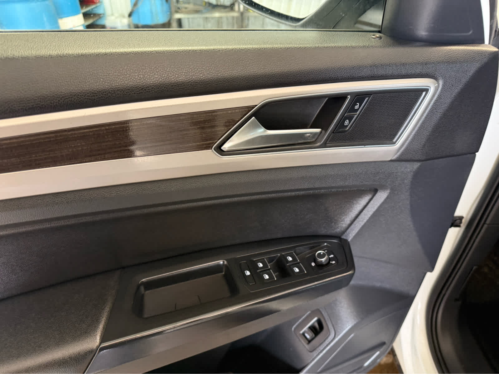 2018 Volkswagen Atlas 3.6L V6 SE - WHITE exterior view 7