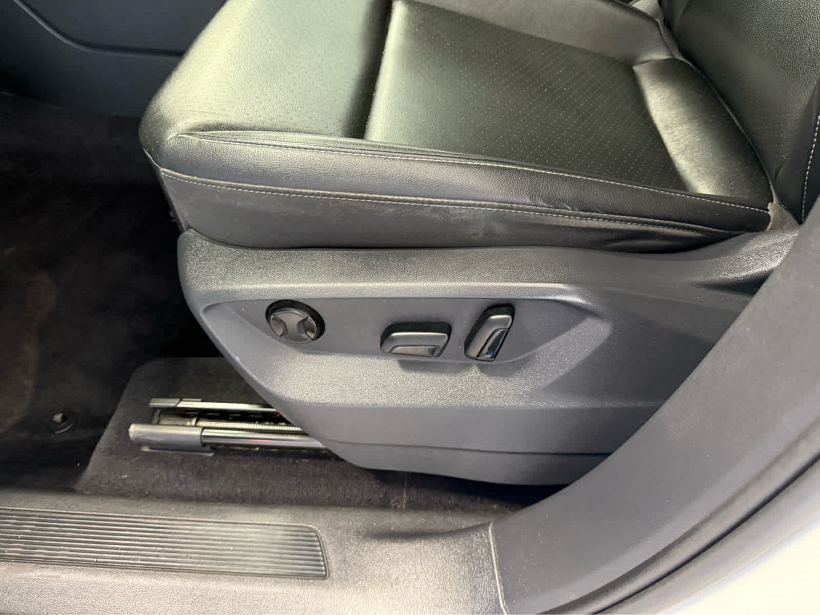 2018 Volkswagen Atlas 3.6L V6 SE - WHITE exterior view 8