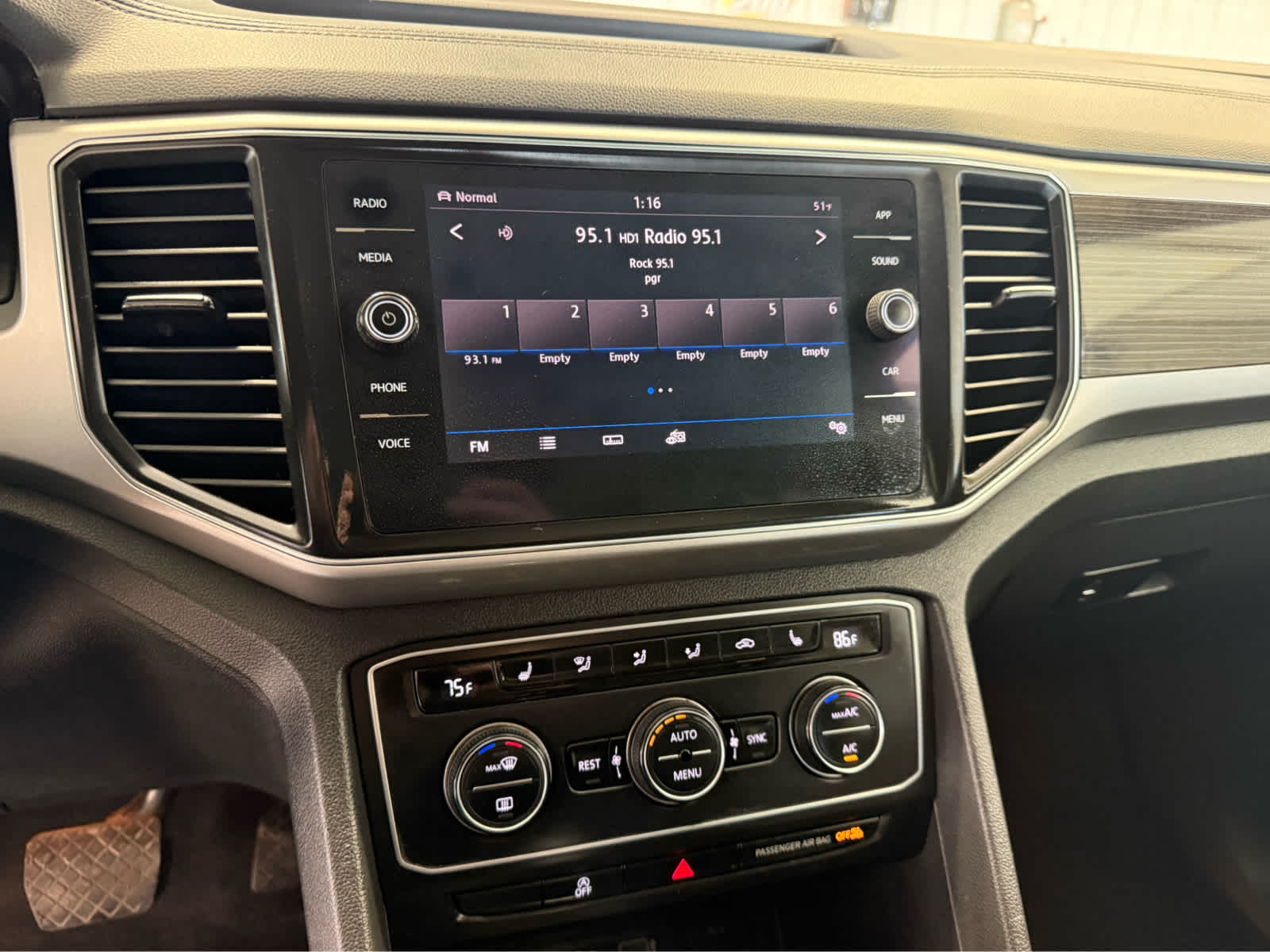 2018 Volkswagen Atlas 3.6L V6 SE - WHITE exterior view 12