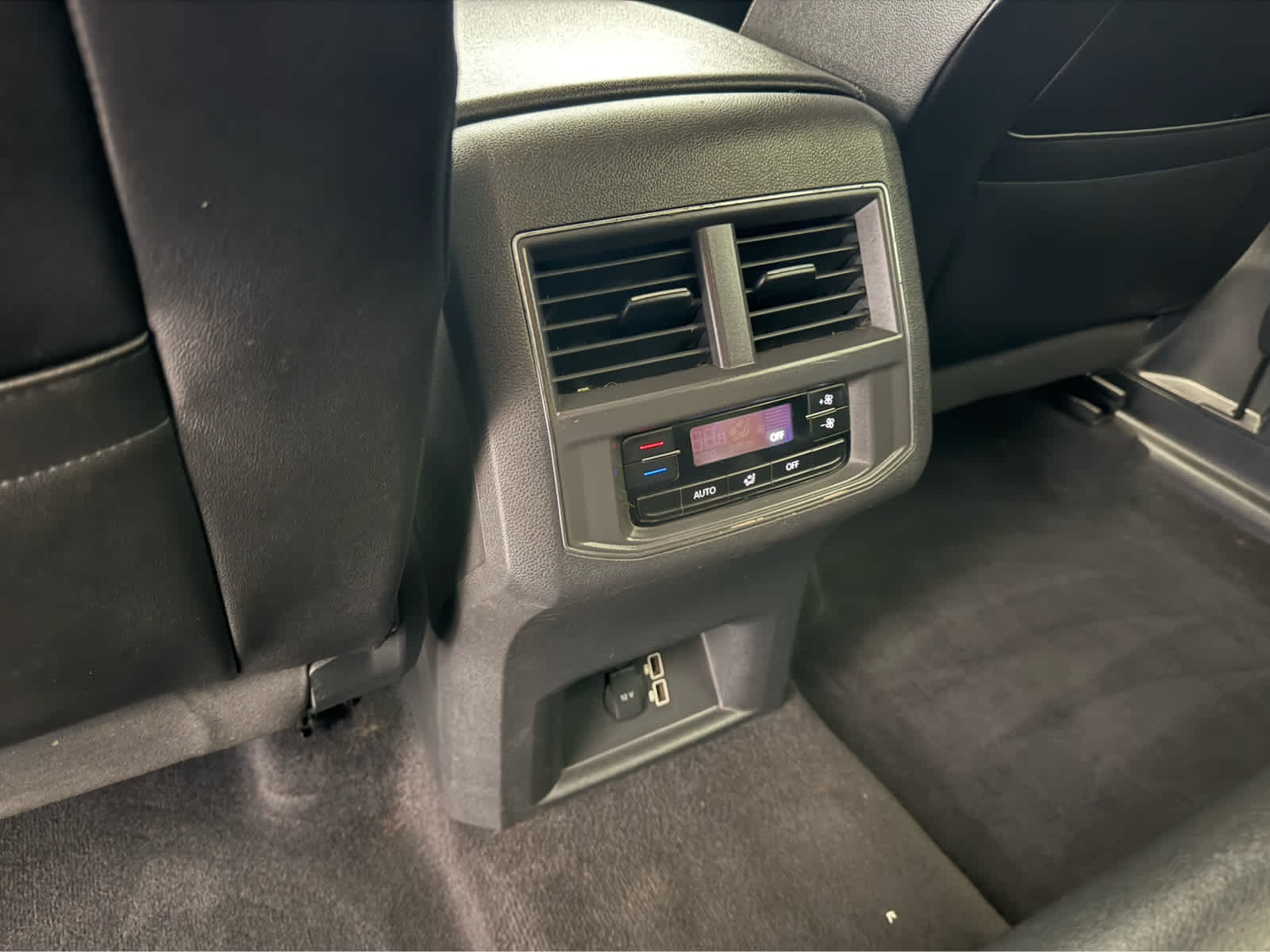 2018 Volkswagen Atlas 3.6L V6 SE - WHITE exterior view 15