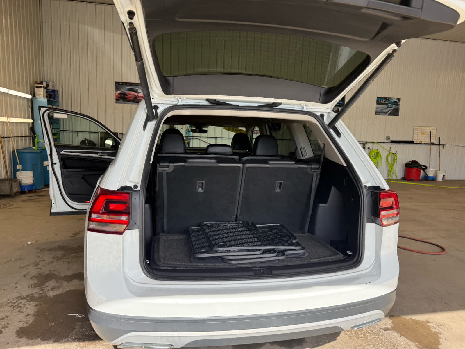 2018 Volkswagen Atlas 3.6L V6 SE - WHITE exterior view 18