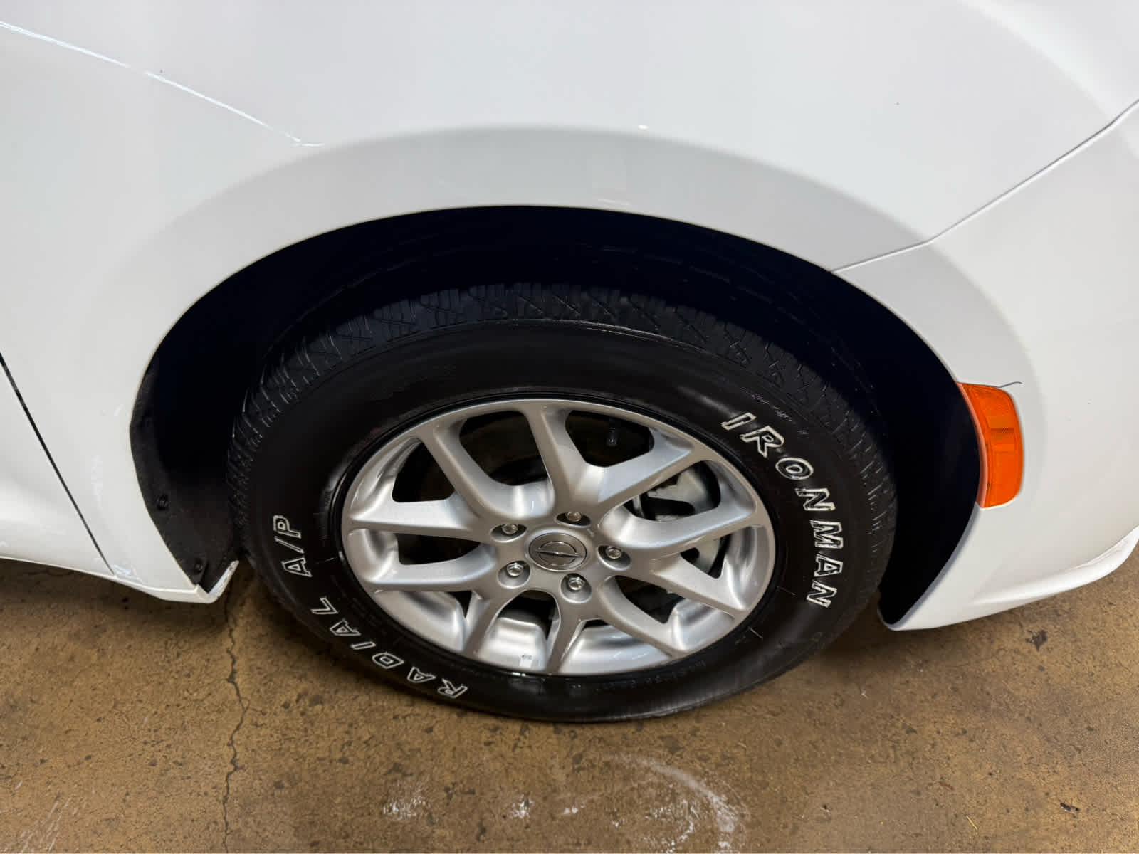 2024 Chrysler Pacifica Touring L - Bright White Clearcoat exterior view 4