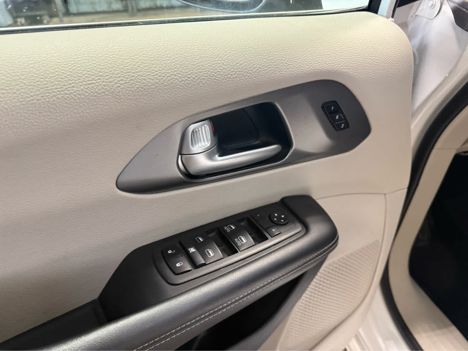 2024 Chrysler Pacifica Touring L - Bright White Clearcoat exterior view 7