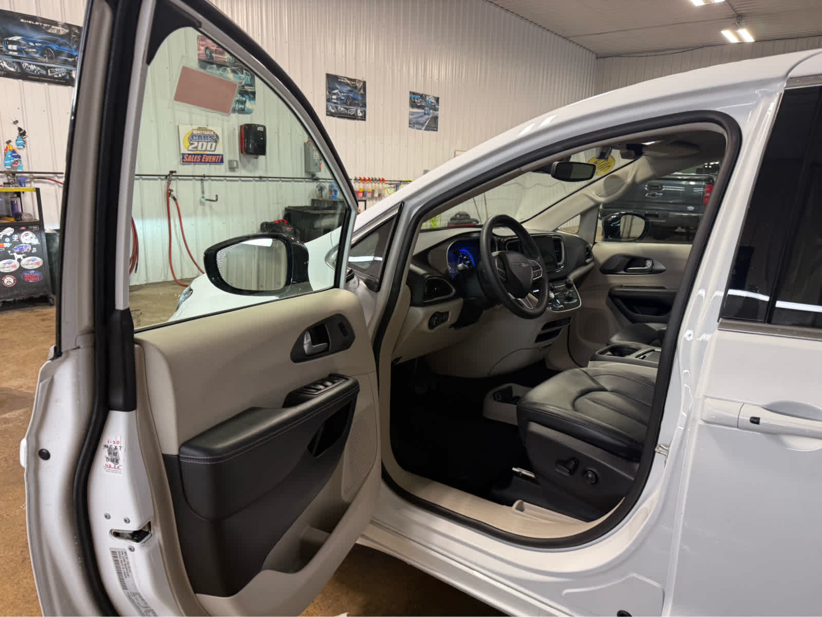 2024 Chrysler Pacifica Touring L - Bright White Clearcoat exterior view 6