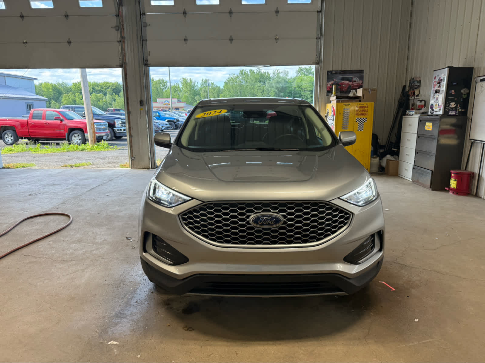 2024 Ford Edge SEL - Iconic Silver Metallic exterior view 3