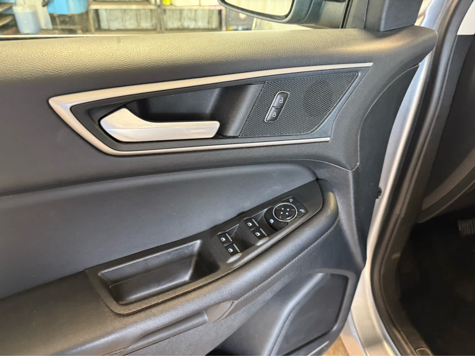 2024 Ford Edge SEL - Iconic Silver Metallic exterior view 7