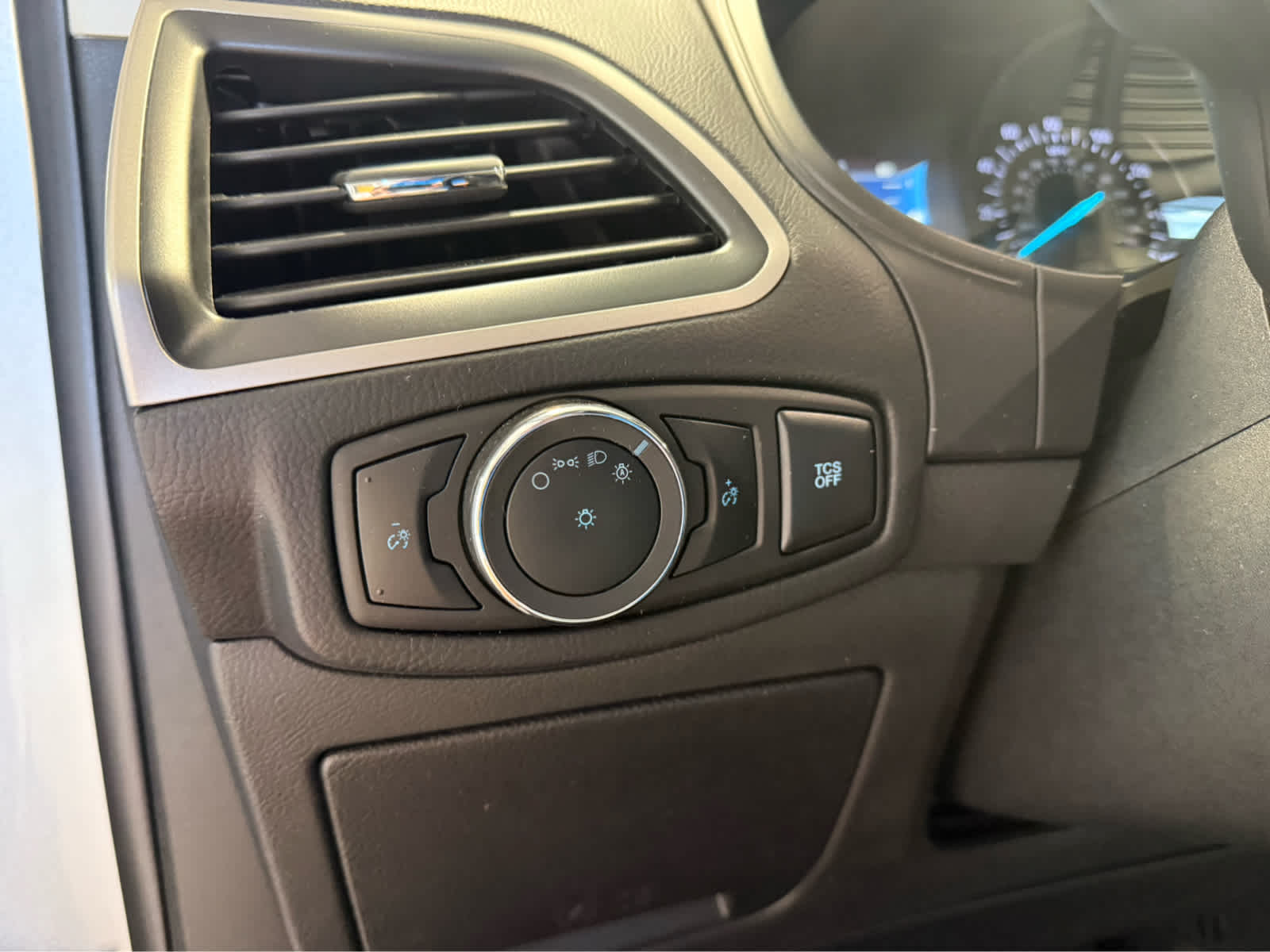 2024 Ford Edge SEL - Iconic Silver Metallic exterior view 11
