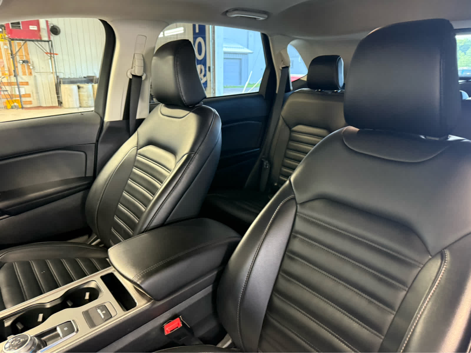 2024 Ford Edge SEL - Iconic Silver Metallic exterior view 14