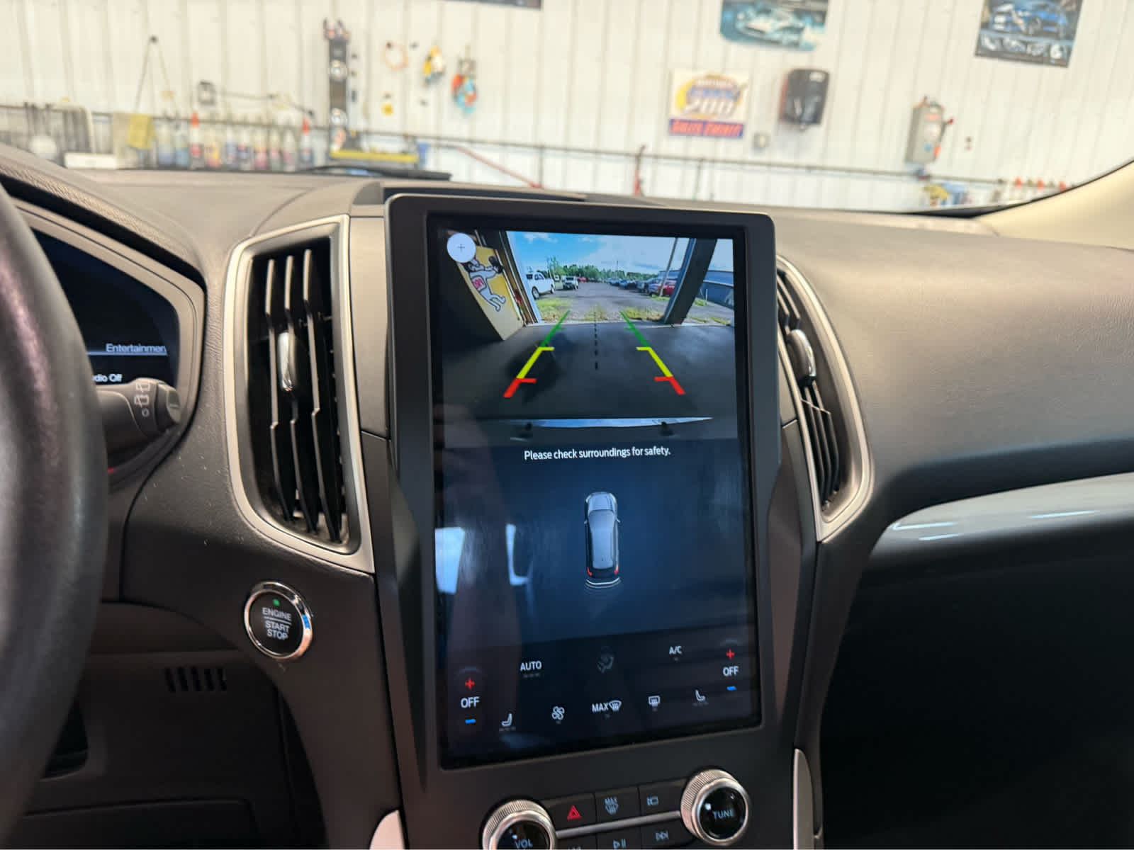 2024 Ford Edge SEL - Iconic Silver Metallic exterior view 19
