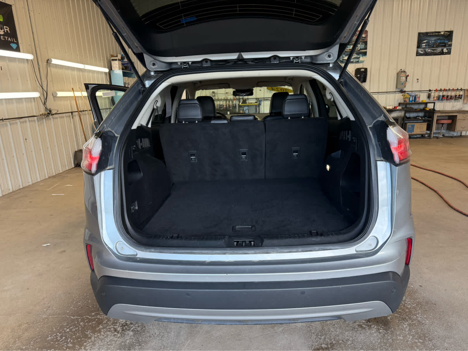 2024 Ford Edge SEL - Iconic Silver Metallic exterior view 17
