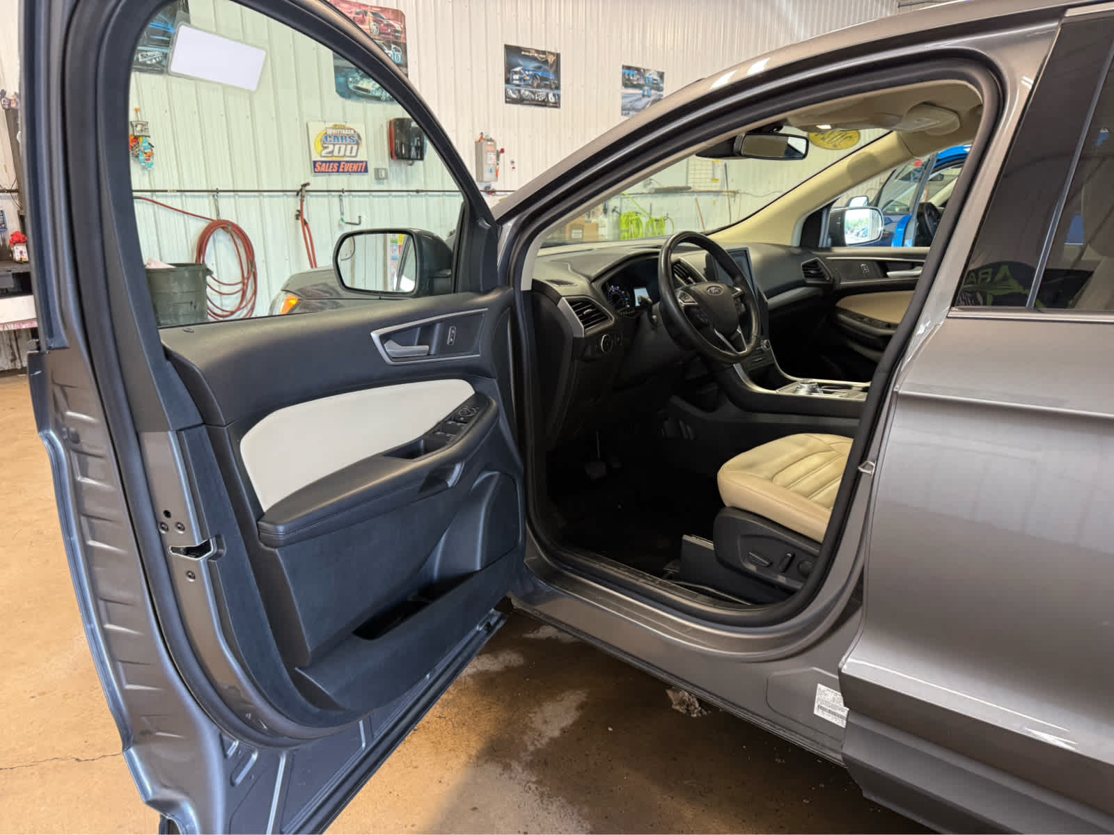 2024 Ford Edge SEL - Carbonized Gray Metallic exterior view 6