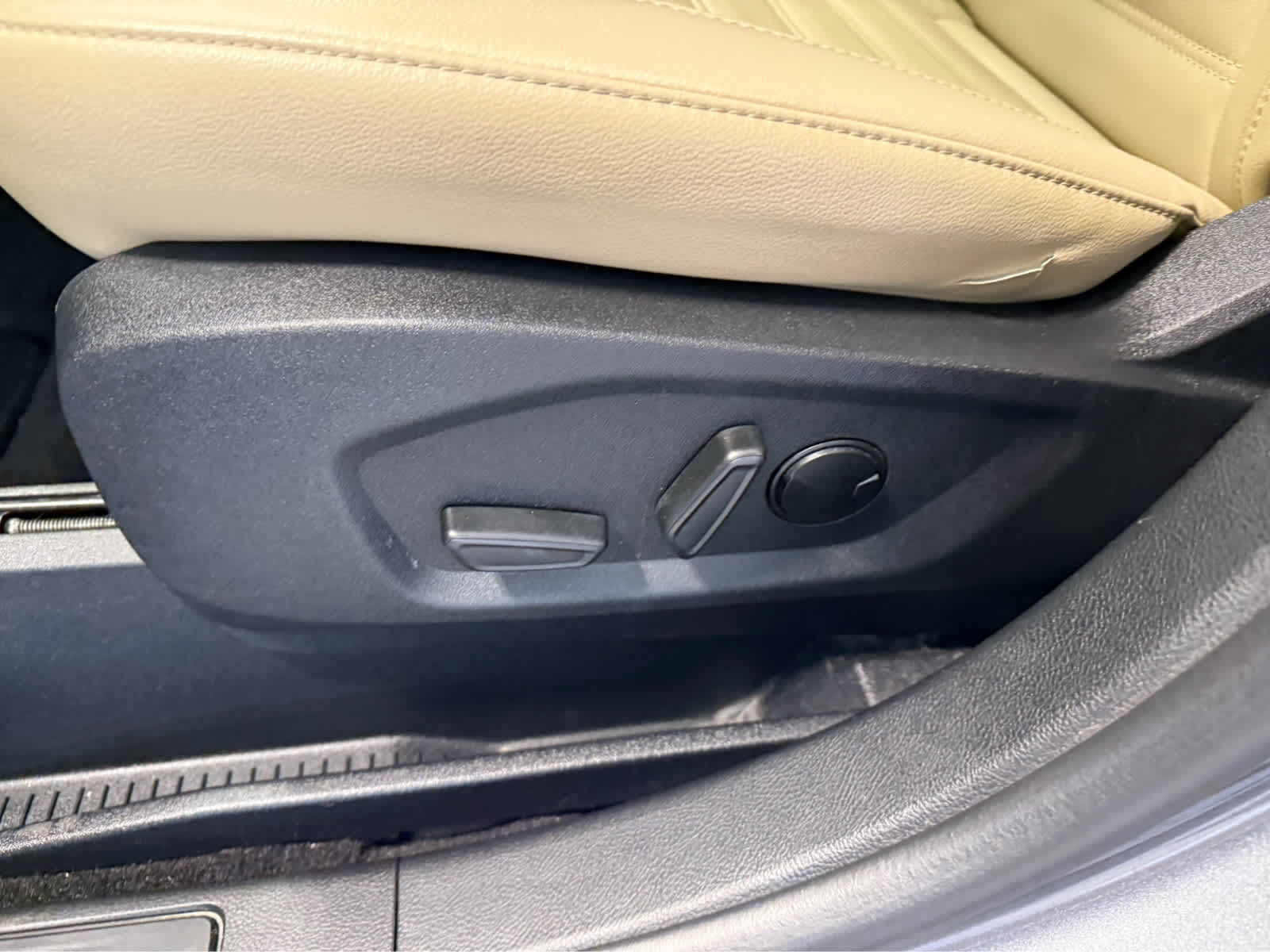 2024 Ford Edge SEL - Carbonized Gray Metallic exterior view 8