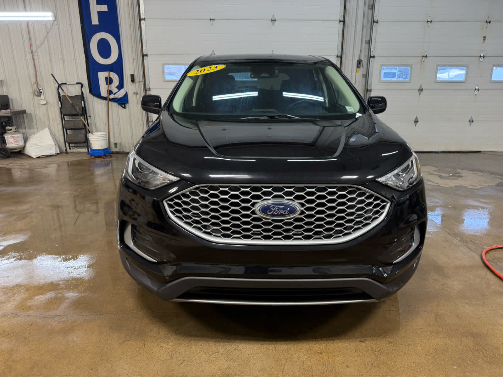 2023 Ford Edge SEL - Agate Black Metallic exterior view 3