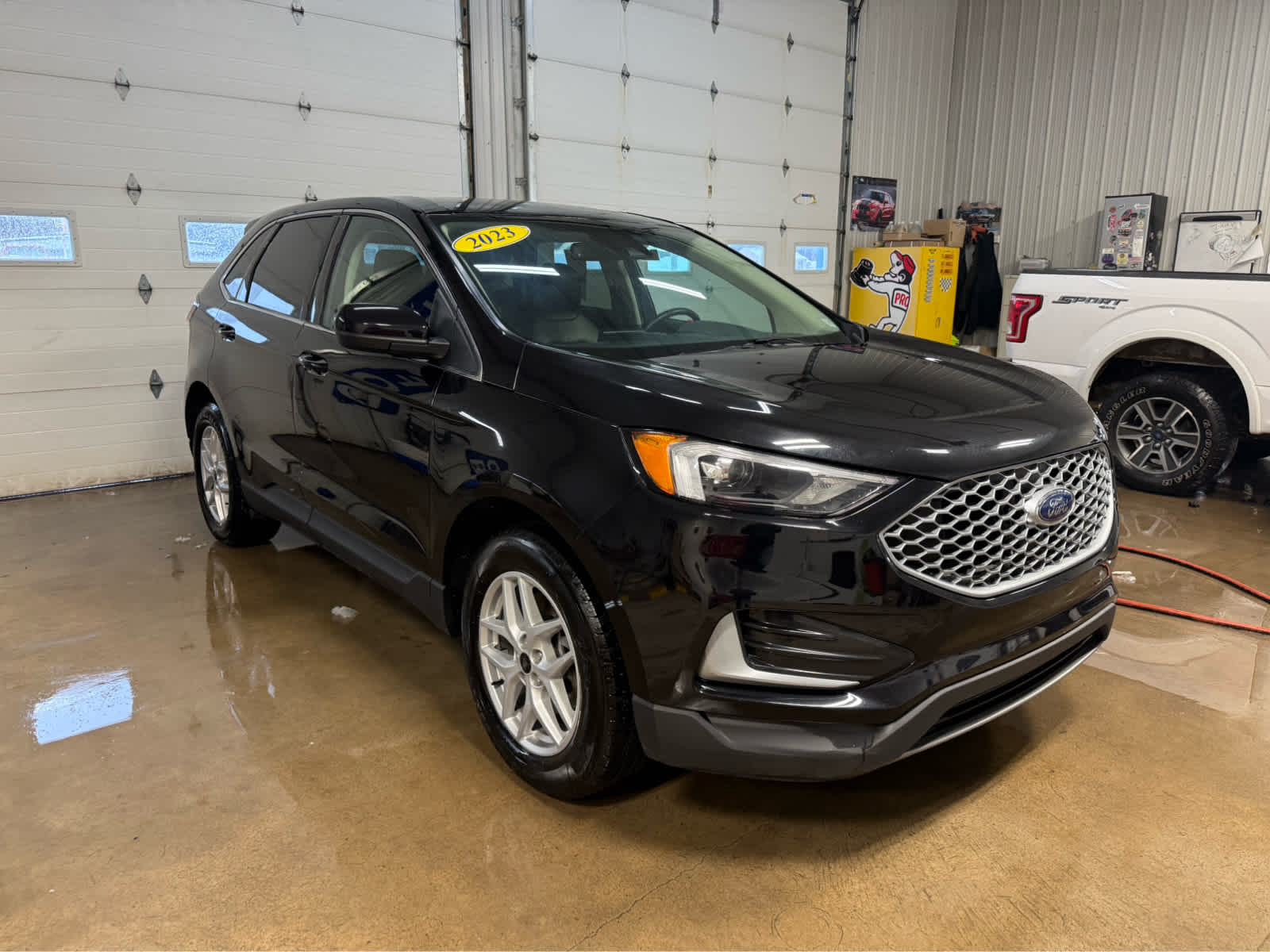 2023 Ford Edge SEL - Agate Black Metallic exterior view 2